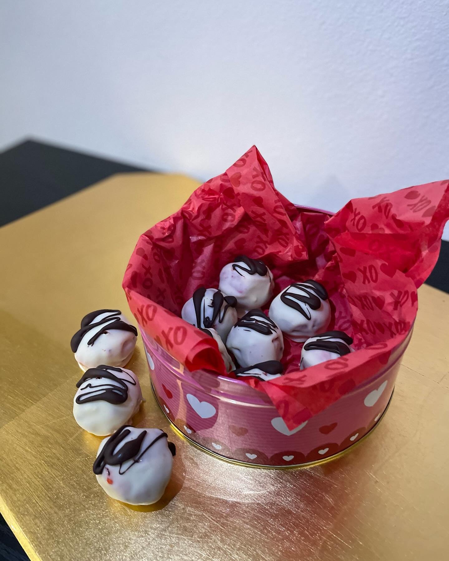 A vibrant array of festive cake and pie box gifts for Valentine’s Day